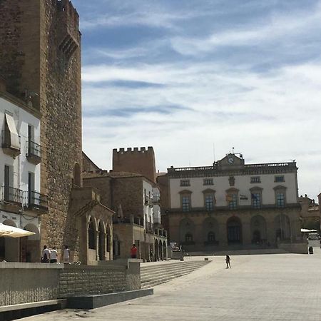 Apartamentos Turísticos Domus Seleqtia Plaza Mayor Caces Exterior foto